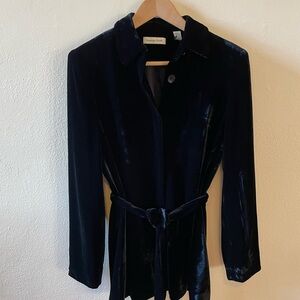 AMANDA SMITH: Light Weight Black Velvet Jacket, size 6.